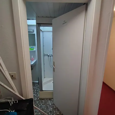 In Guest - Single With Shared Bathroom And Kitchen In Πανσιόν